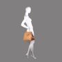 Kožená luxusná kabelka do ruky Talianska sivá Dafne   na postave